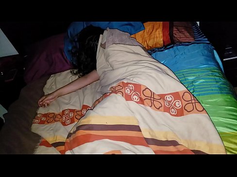 ❤️ सौतेला बेटा सोते समय अपनी युवा सौतेली माँ को डांटता है। ❌ सुपर सेक्स हम पर